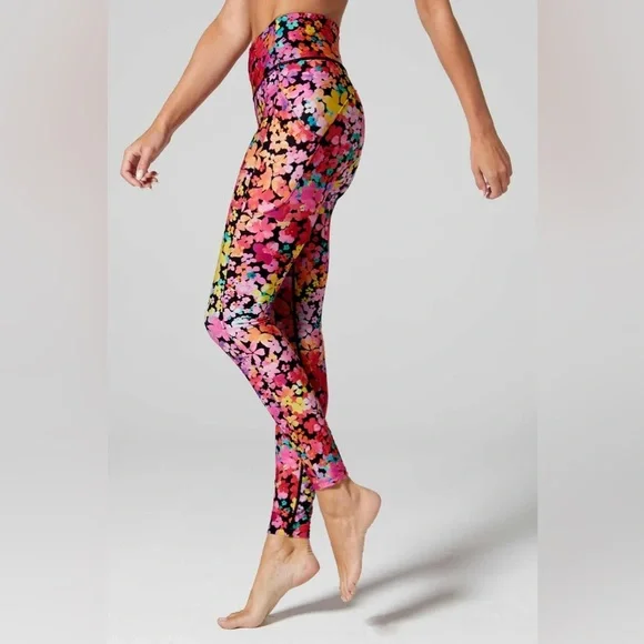 NWT wear it to heart floral legging